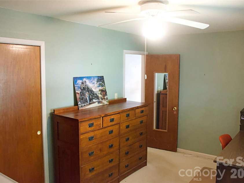 4631 Highlake Drive, Charlotte, NC 28215.  MLS# CAR4381154, YatesRealty ID 37971. Bedroom #2