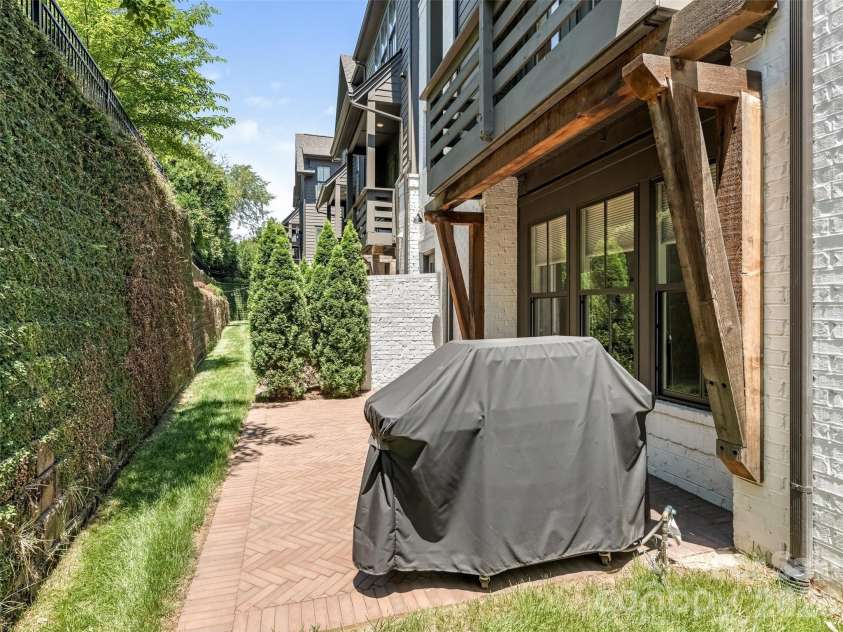 2115 Nolen Ridge Avenue, Charlotte, NC 28209.  MLS# CAR4387501, YatesRealty ID 37972. Terrace