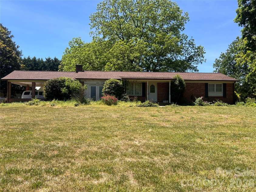 3393 Anderson Mountain Road, Maiden, NC 28650.  MLS# CAR4392826, YatesRealty ID 37973. 