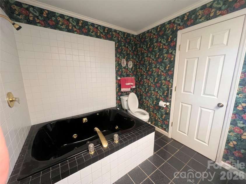 3393 Anderson Mountain Road, Maiden, NC 28650.  MLS# CAR4392826, YatesRealty ID 37973. 