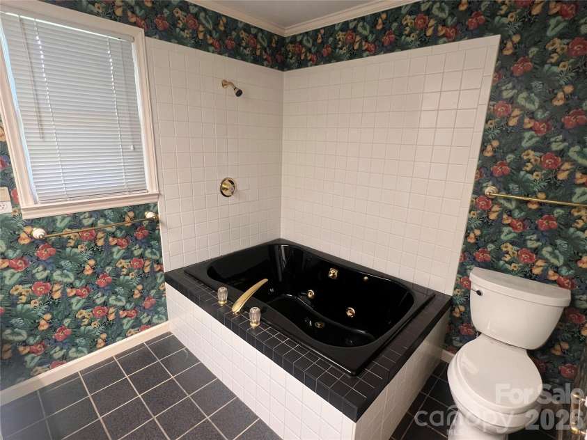 3393 Anderson Mountain Road, Maiden, NC 28650.  MLS# CAR4392826, YatesRealty ID 37973. 
