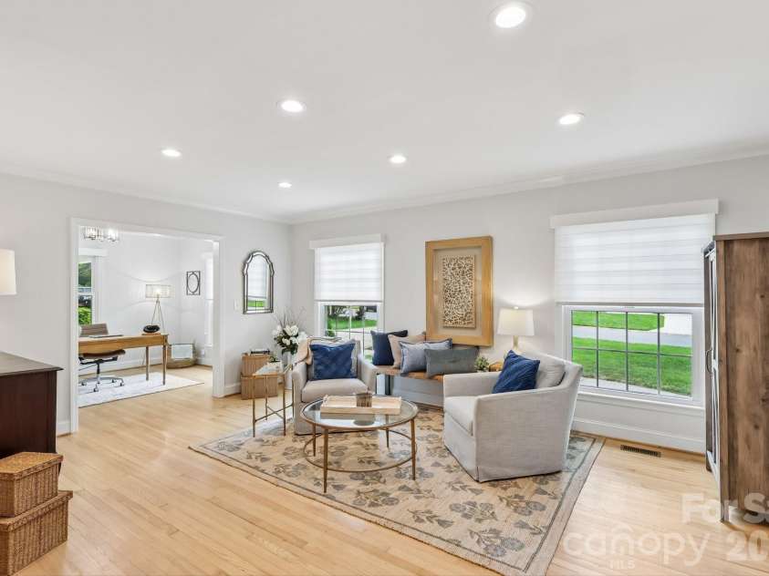 1315 Holmes Drive, Charlotte, NC 28209.  MLS# CAR4393540, YatesRealty ID 37974. 