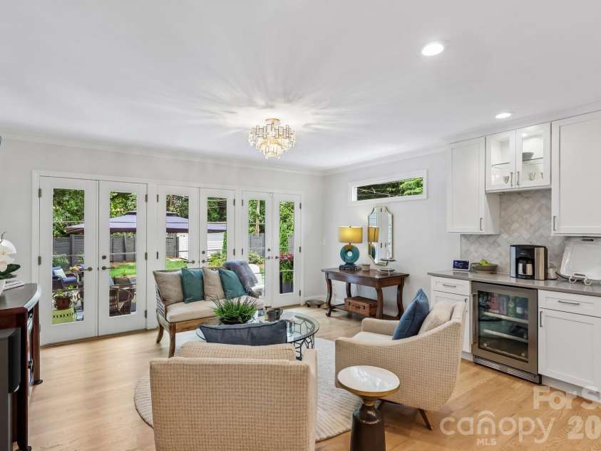1315 Holmes Drive, Charlotte, NC 28209.  MLS# CAR4393540, YatesRealty ID 37974. 
