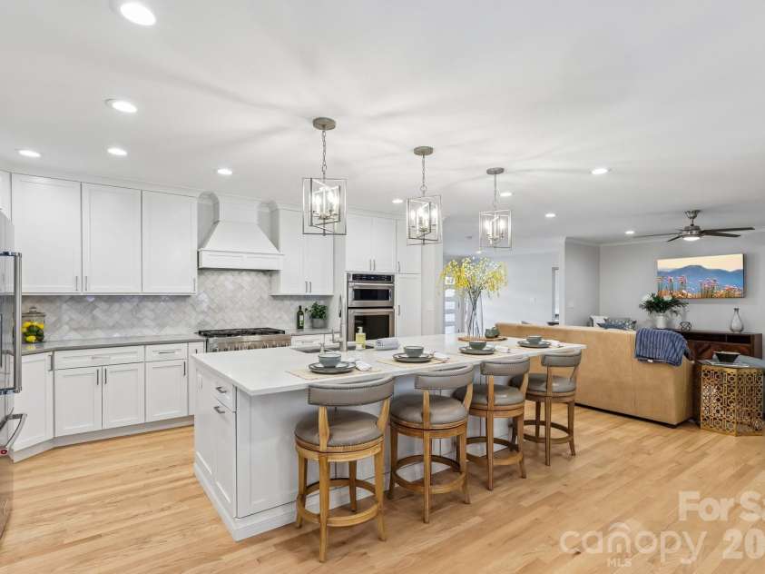 1315 Holmes Drive, Charlotte, NC 28209.  MLS# CAR4393540, YatesRealty ID 37974. 