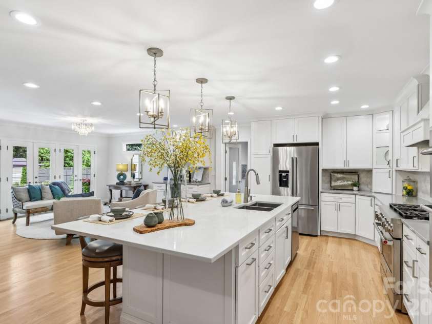 1315 Holmes Drive, Charlotte, NC 28209.  MLS# CAR4393540, YatesRealty ID 37974. 