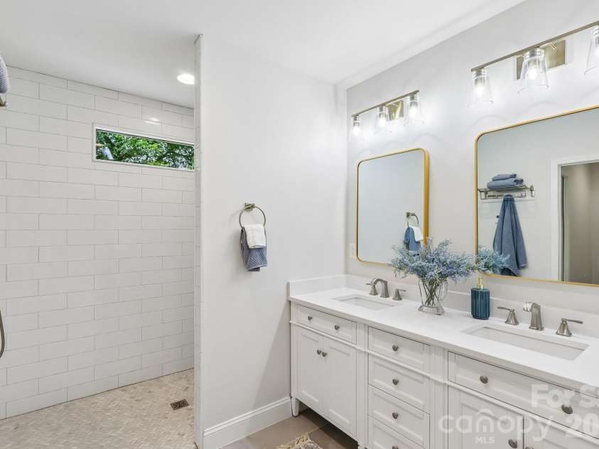 1315 Holmes Drive, Charlotte, NC 28209.  MLS# CAR4393540, YatesRealty ID 37974. 