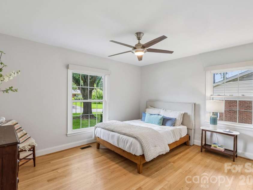 1315 Holmes Drive, Charlotte, NC 28209.  MLS# CAR4393540, YatesRealty ID 37974. 