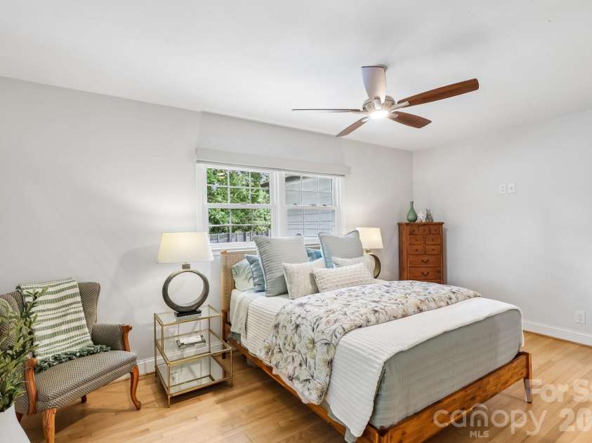 1315 Holmes Drive, Charlotte, NC 28209.  MLS# CAR4393540, YatesRealty ID 37974. 