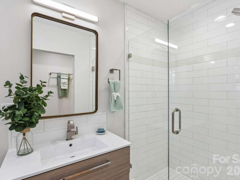 1315 Holmes Drive, Charlotte, NC 28209.  MLS# CAR4393540, YatesRealty ID 37974. 