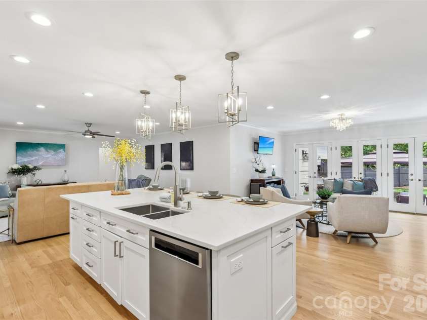 1315 Holmes Drive, Charlotte, NC 28209.  MLS# CAR4393540, YatesRealty ID 37974. 
