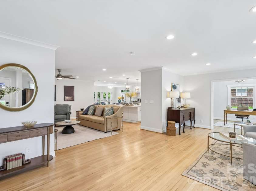 1315 Holmes Drive, Charlotte, NC 28209.  MLS# CAR4393540, YatesRealty ID 37974. 