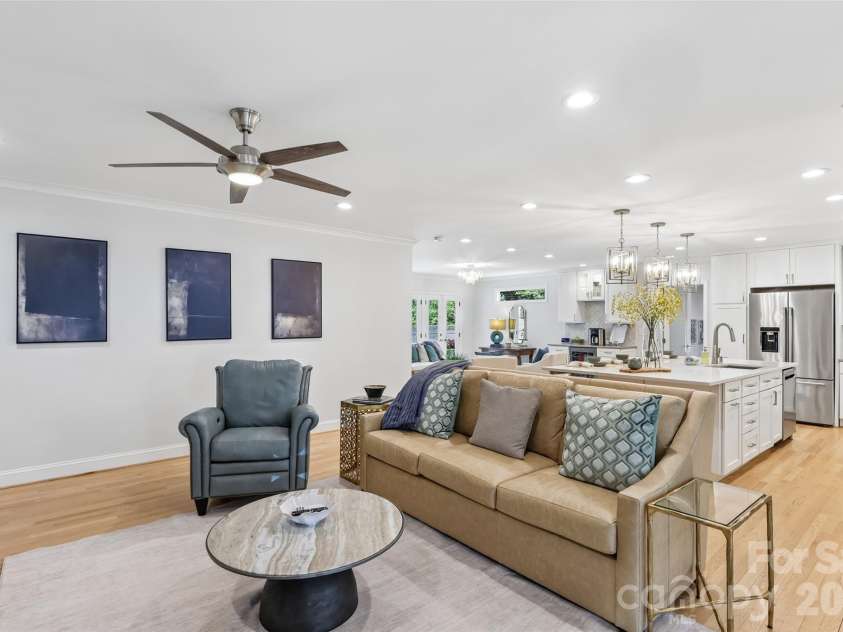 1315 Holmes Drive, Charlotte, NC 28209.  MLS# CAR4393540, YatesRealty ID 37974. 