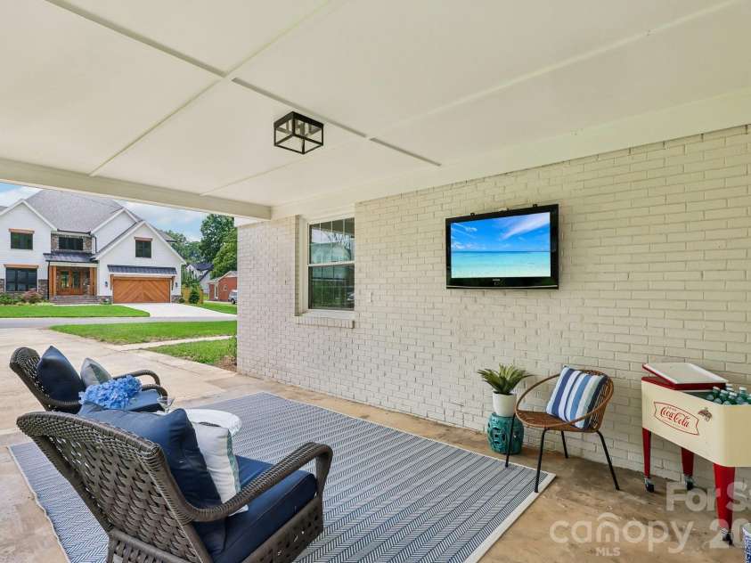 1315 Holmes Drive, Charlotte, NC 28209.  MLS# CAR4393540, YatesRealty ID 37974. 