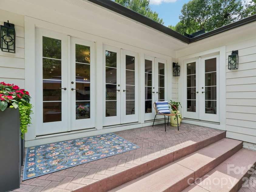 1315 Holmes Drive, Charlotte, NC 28209.  MLS# CAR4393540, YatesRealty ID 37974. 