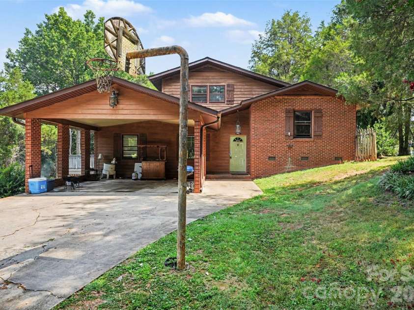 6 Old Farm Road, Salisbury, NC 28147.  MLS# CAR4395226, YatesRealty ID 37975. 