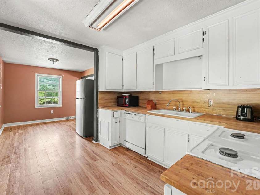 6 Old Farm Road, Salisbury, NC 28147.  MLS# CAR4395226, YatesRealty ID 37975. 