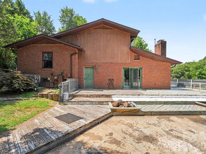 6 Old Farm Road, Salisbury, NC 28147.  MLS# CAR4395226, YatesRealty ID 37975. 