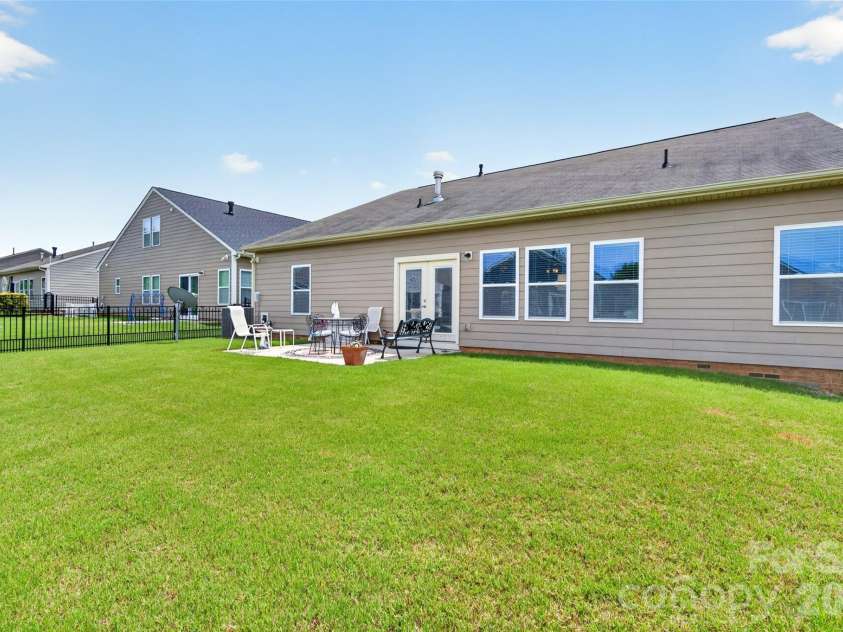 179 Glastonbury Drive, Mooresville, NC 28115.  MLS# CAR4385527, YatesRealty ID 37976. 