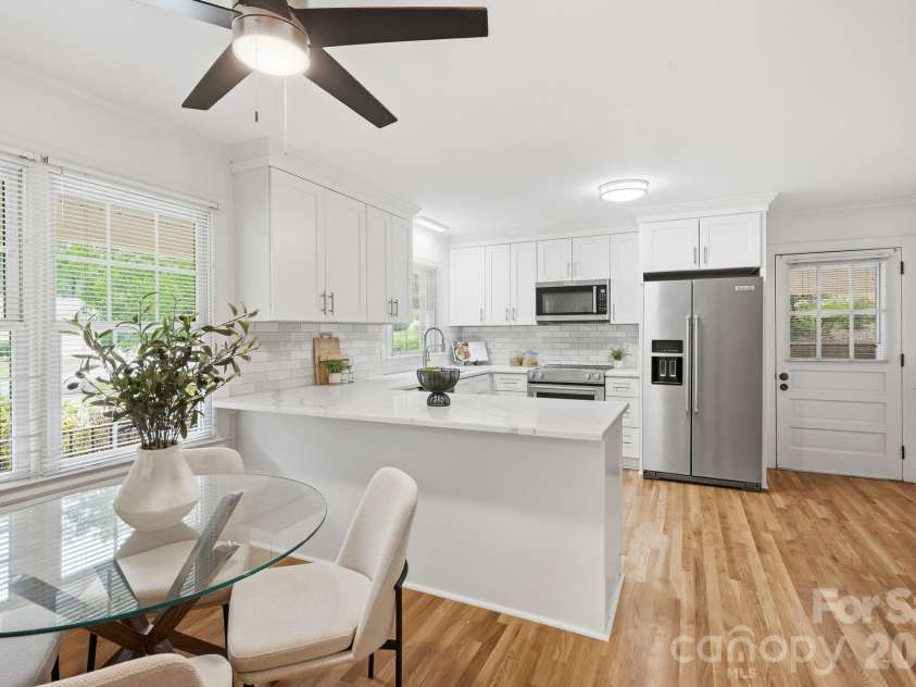 926 Shady Bluff Drive, Charlotte, NC 28211.  MLS# CAR4392863, YatesRealty ID 37977. 