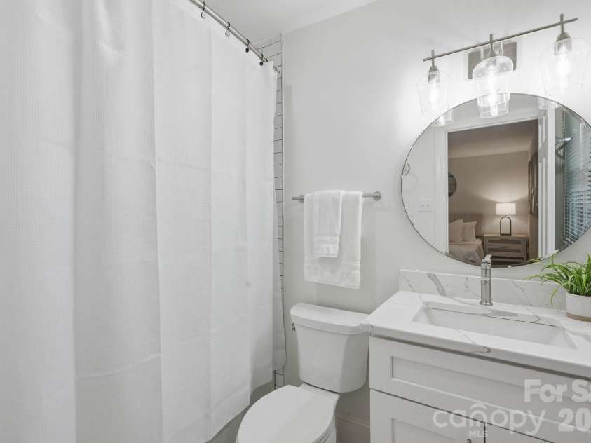 926 Shady Bluff Drive, Charlotte, NC 28211.  MLS# CAR4392863, YatesRealty ID 37977. 