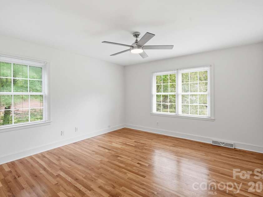 926 Shady Bluff Drive, Charlotte, NC 28211.  MLS# CAR4392863, YatesRealty ID 37977. 