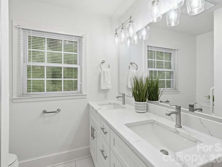 926 Shady Bluff Drive, Charlotte, NC 28211.  MLS# CAR4392863, YatesRealty ID 37977. 