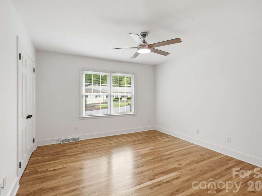 926 Shady Bluff Drive, Charlotte, NC 28211.  MLS# CAR4392863, YatesRealty ID 37977. 