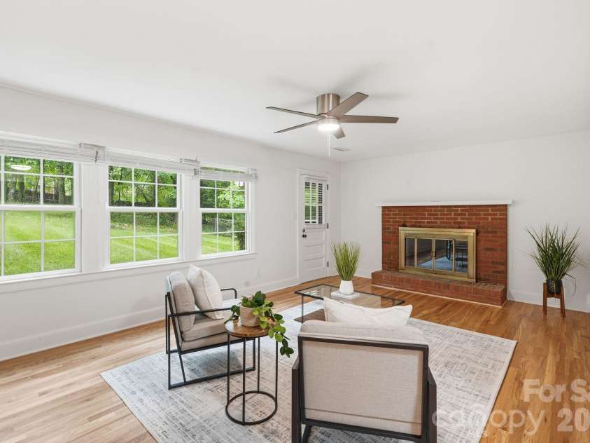926 Shady Bluff Drive, Charlotte, NC 28211.  MLS# CAR4392863, YatesRealty ID 37977. 