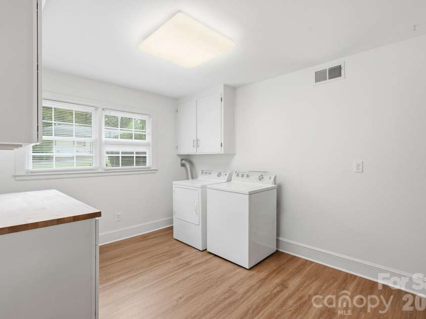 926 Shady Bluff Drive, Charlotte, NC 28211.  MLS# CAR4392863, YatesRealty ID 37977. 