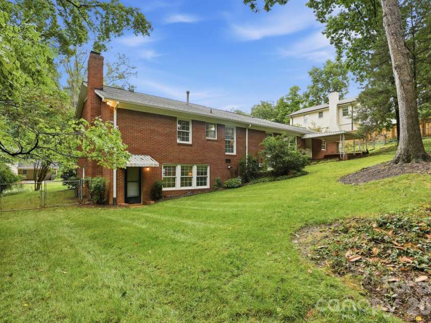 926 Shady Bluff Drive, Charlotte, NC 28211.  MLS# CAR4392863, YatesRealty ID 37977. 