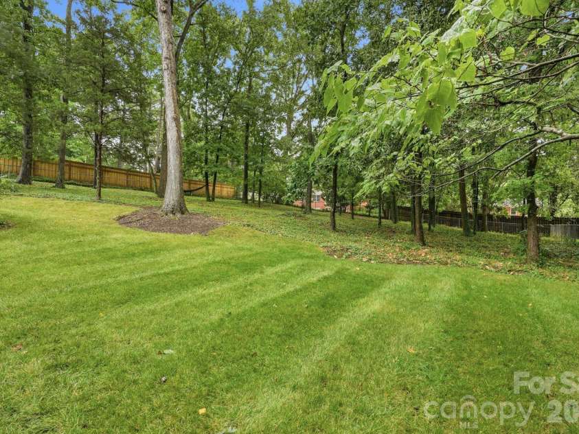 926 Shady Bluff Drive, Charlotte, NC 28211.  MLS# CAR4392863, YatesRealty ID 37977. 