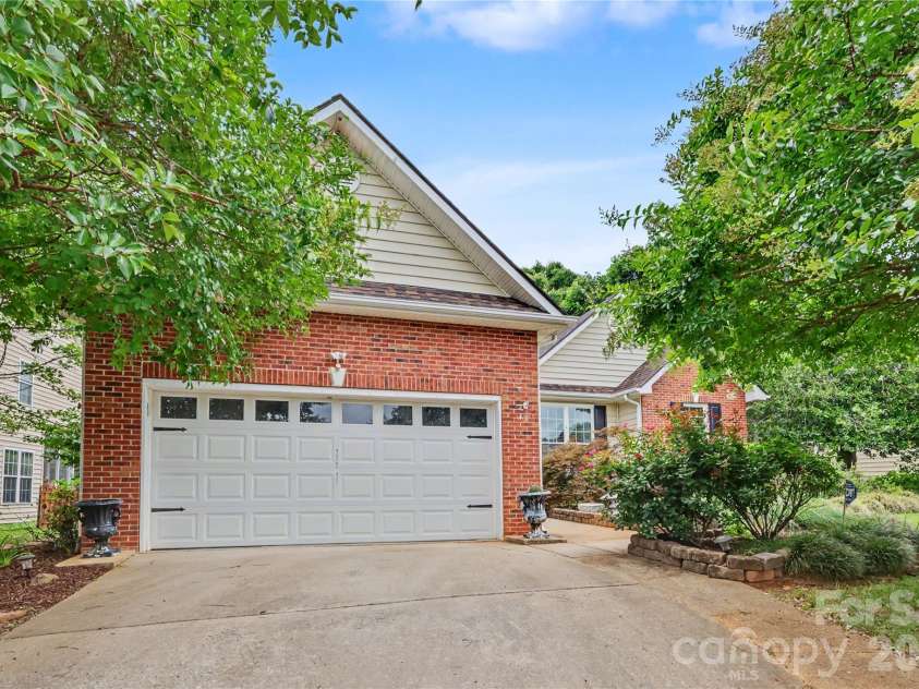 308 Braxton Drive, Indian Trail, NC 28079.  MLS# CAR4396593, YatesRealty ID 37978. 