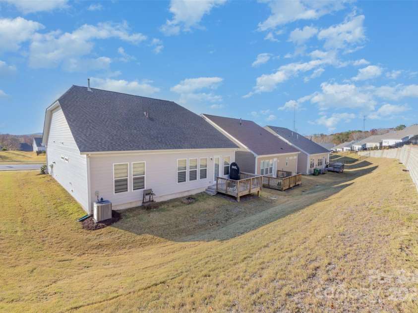 19004 Dry Narrows Way, Charlotte, NC 28278.  MLS# CAR4326256, YatesRealty ID 3798. 