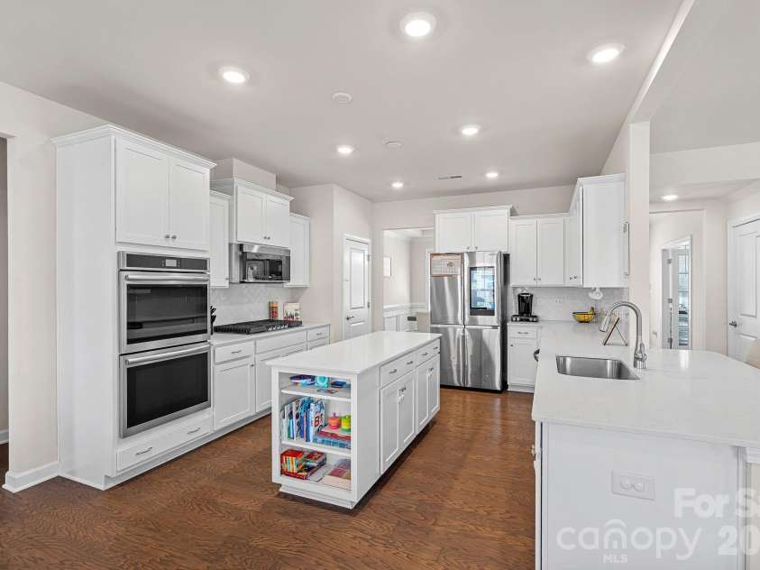 19108 Birdmeadow Drive, Huntersville, NC 28078.  MLS# CAR4342549, YatesRealty ID 3798. 