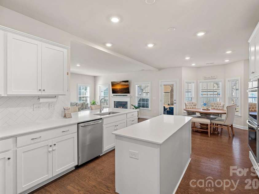 19108 Birdmeadow Drive, Huntersville, NC 28078.  MLS# CAR4342549, YatesRealty ID 3798. 