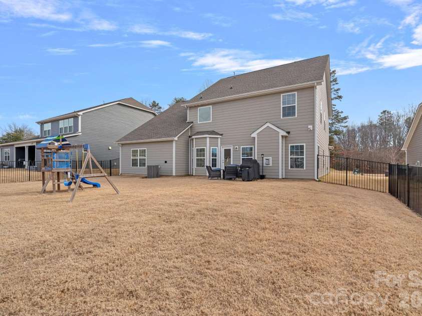19108 Birdmeadow Drive, Huntersville, NC 28078.  MLS# CAR4342549, YatesRealty ID 3798. 