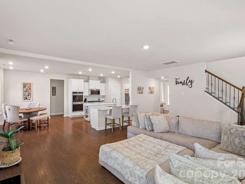 19108 Birdmeadow Drive, Huntersville, NC 28078.  MLS# CAR4342549, YatesRealty ID 3798. 