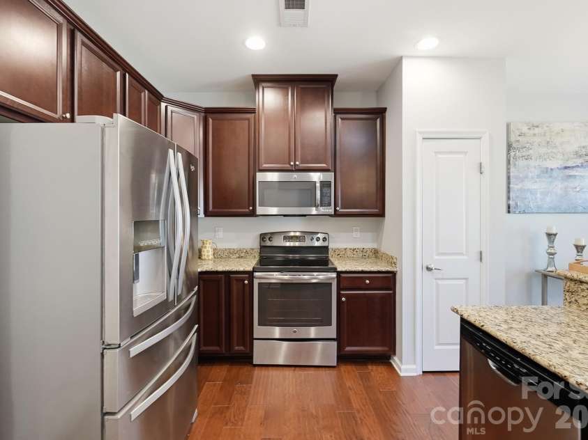 2450 Alyssa Lane, Charlotte, NC 28208.  MLS# CAR4400063, YatesRealty ID 37980. 