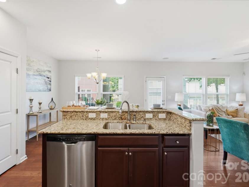 2450 Alyssa Lane, Charlotte, NC 28208.  MLS# CAR4400063, YatesRealty ID 37980. 