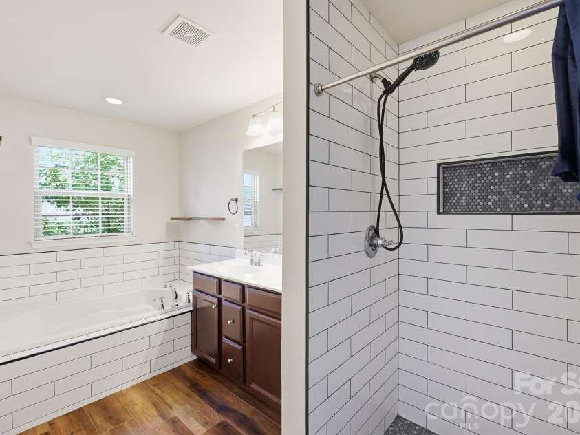 2450 Alyssa Lane, Charlotte, NC 28208.  MLS# CAR4400063, YatesRealty ID 37980. 