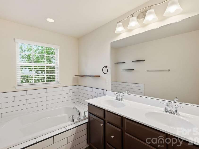 2450 Alyssa Lane, Charlotte, NC 28208.  MLS# CAR4400063, YatesRealty ID 37980. 