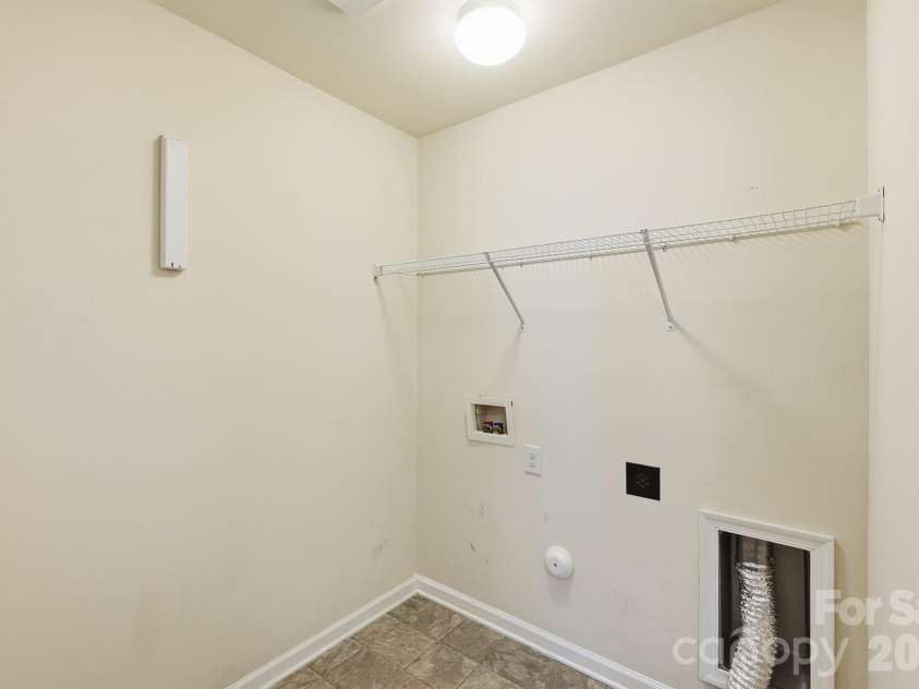 2450 Alyssa Lane, Charlotte, NC 28208.  MLS# CAR4400063, YatesRealty ID 37980. 