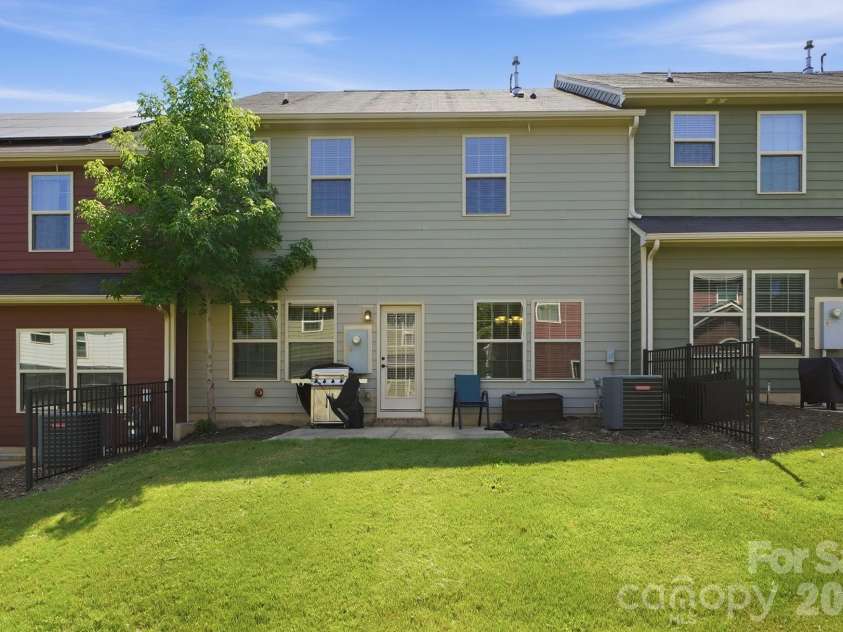 2450 Alyssa Lane, Charlotte, NC 28208.  MLS# CAR4400063, YatesRealty ID 37980. 