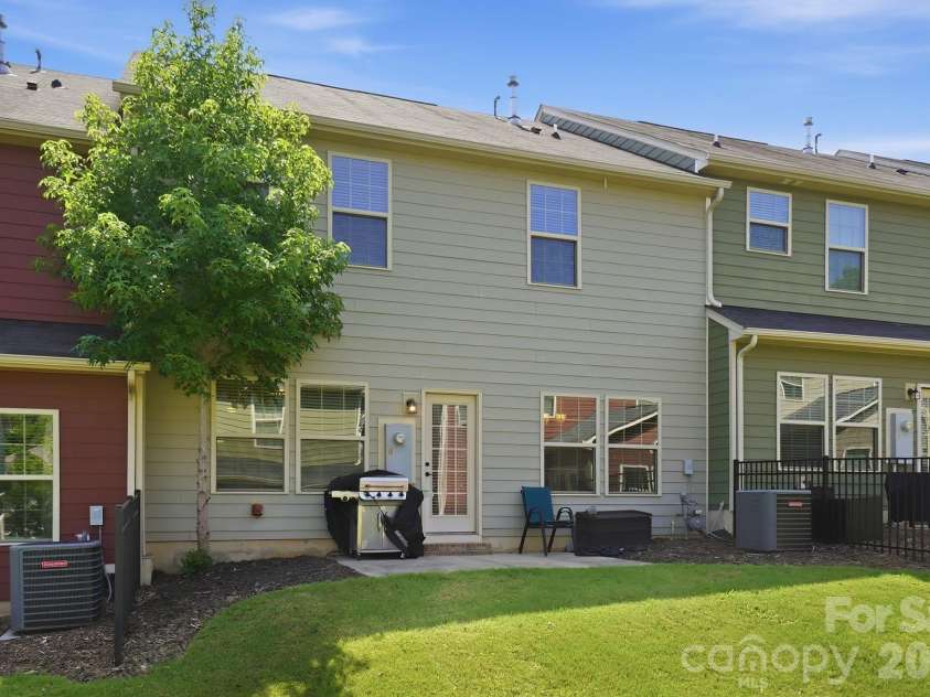 2450 Alyssa Lane, Charlotte, NC 28208.  MLS# CAR4400063, YatesRealty ID 37980. 