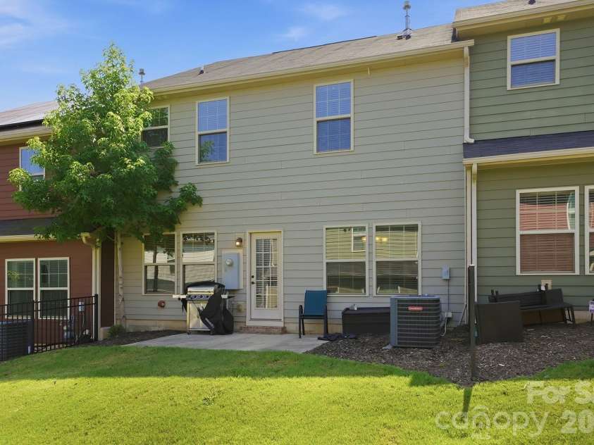 2450 Alyssa Lane, Charlotte, NC 28208.  MLS# CAR4400063, YatesRealty ID 37980. 
