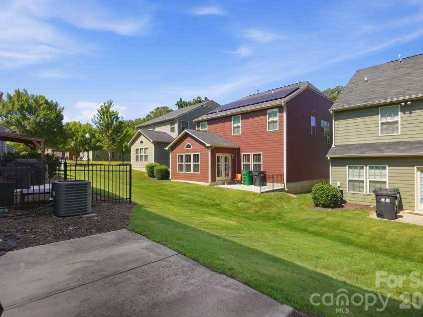 2450 Alyssa Lane, Charlotte, NC 28208.  MLS# CAR4400063, YatesRealty ID 37980. 