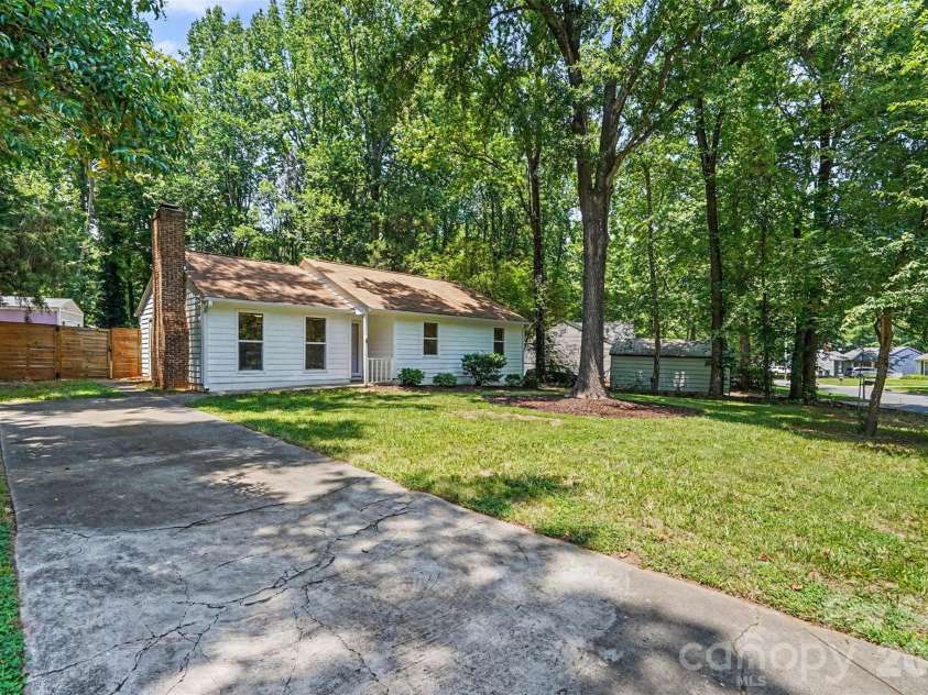 5301 Great Wagon Road, Charlotte, NC 28215.  MLS# CAR4401057, YatesRealty ID 37982. 