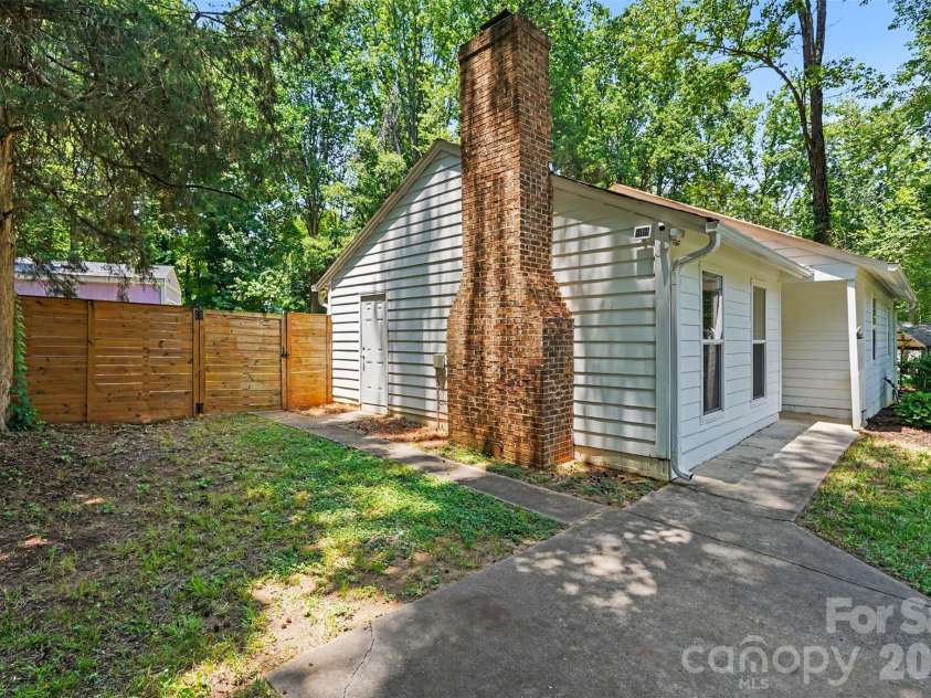 5301 Great Wagon Road, Charlotte, NC 28215.  MLS# CAR4401057, YatesRealty ID 37982. 