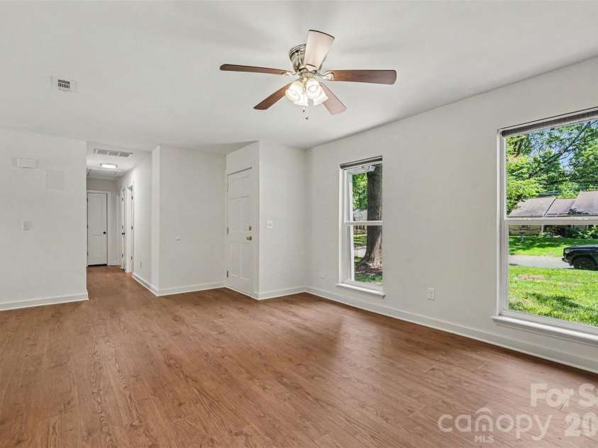 5301 Great Wagon Road, Charlotte, NC 28215.  MLS# CAR4401057, YatesRealty ID 37982. 