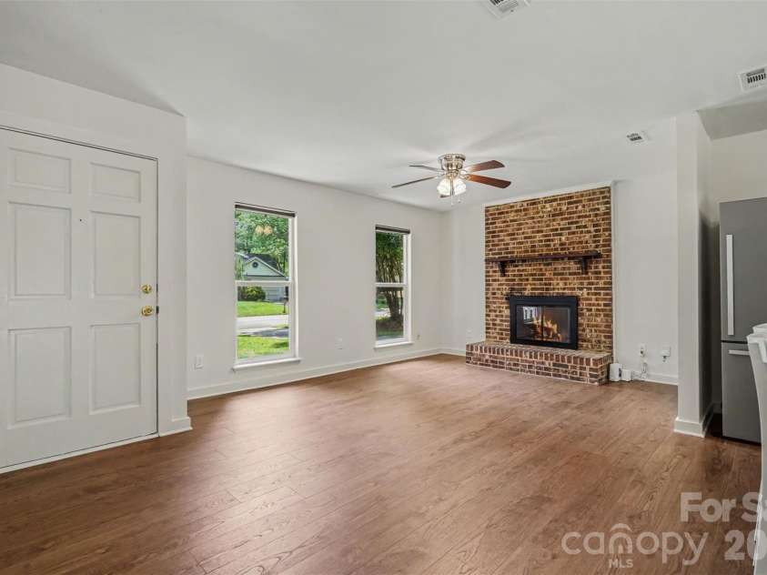 5301 Great Wagon Road, Charlotte, NC 28215.  MLS# CAR4401057, YatesRealty ID 37982. 